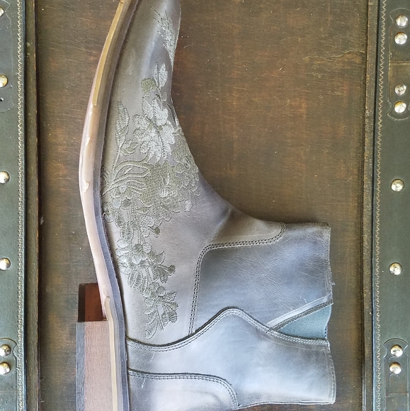 🍁Steve Madden Floral Embroidered Boots🍁 - Picture 8 of 8